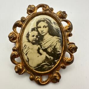 Antique vintage Madonna and Child black white portrait print gold tone brooch